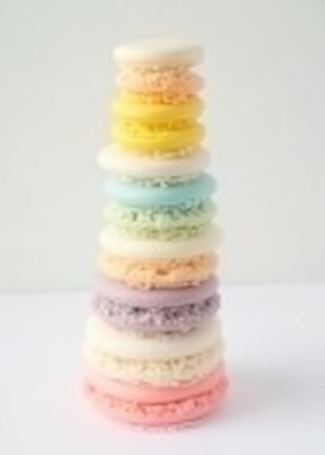 Torre di macaron colorati.